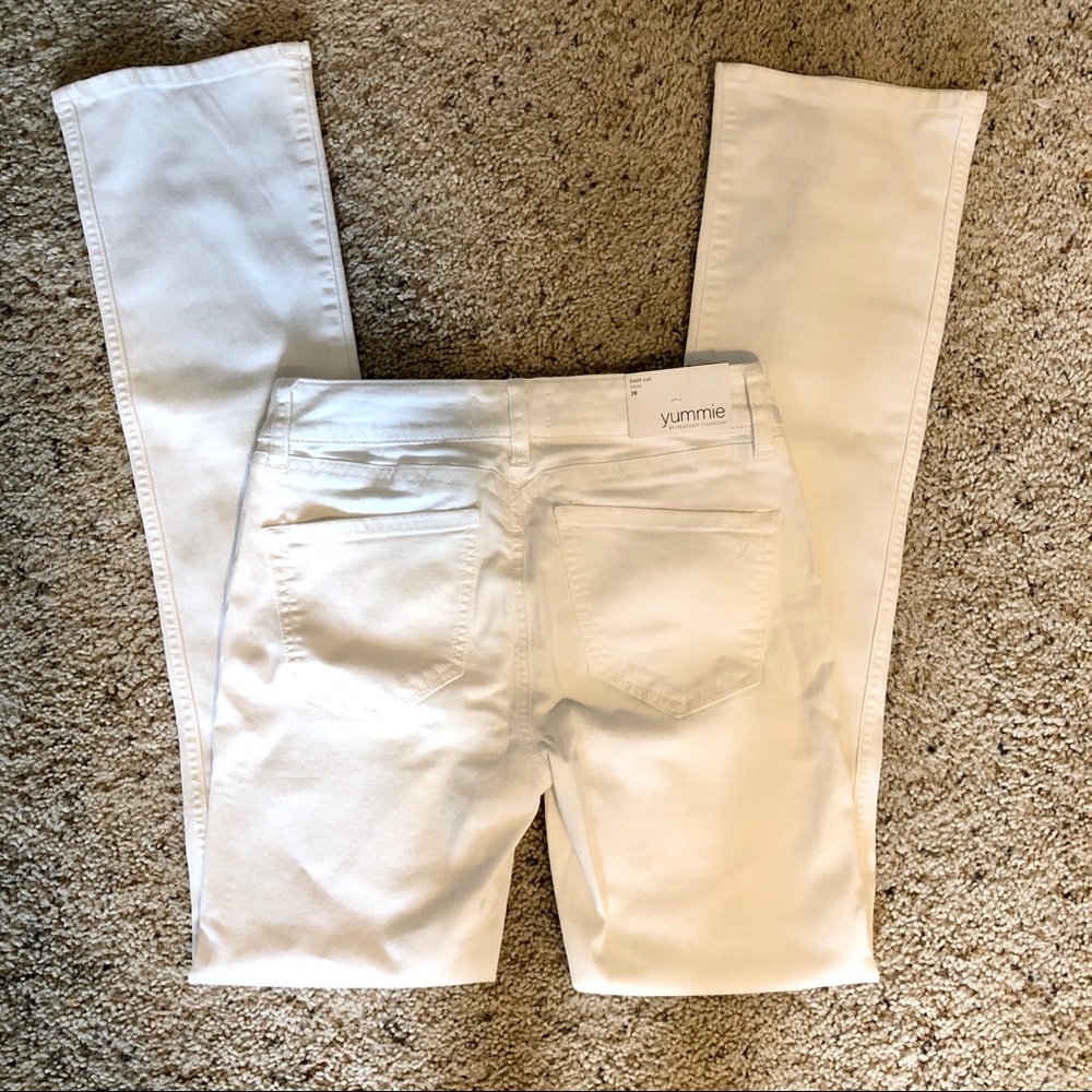 🎀NWT Yummie slim boot cut jeans In white🎀